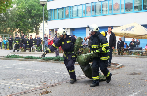 Hasiči uctí své kolegy závodem pro „drsňáky“. Budou opět zdolávat mrakodrap Libereckého kraje